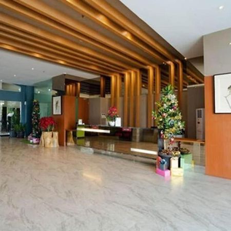 The Crew Hotel Kualanamu International Airport Medan Bagian luar foto