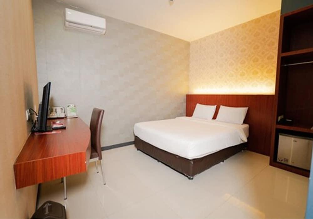 The Crew Hotel Kualanamu International Airport Medan Bagian luar foto
