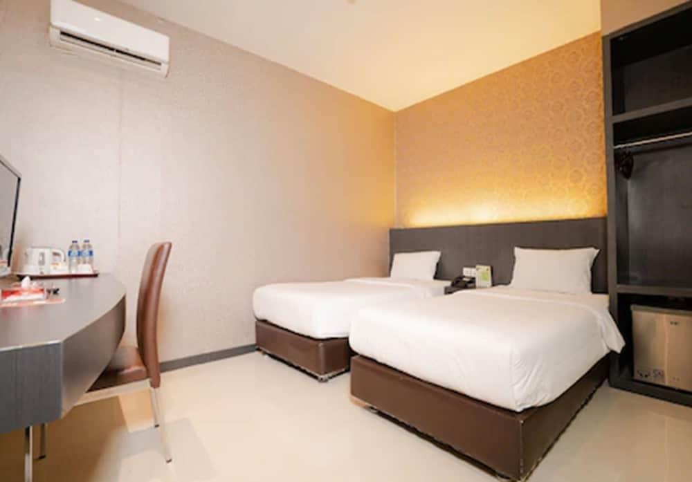 The Crew Hotel Kualanamu International Airport Medan Bagian luar foto