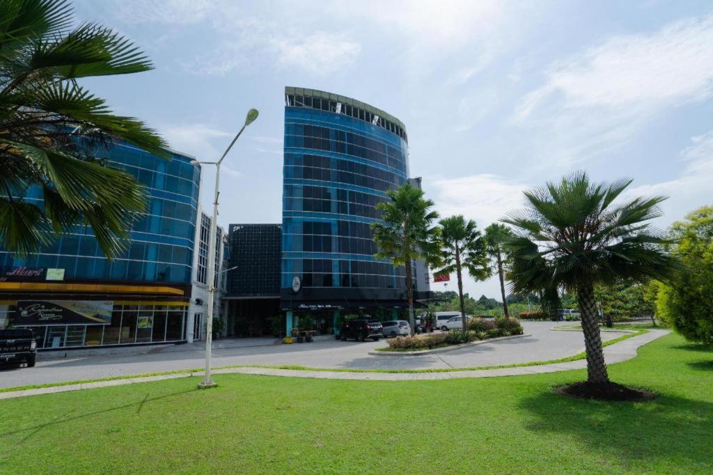 The Crew Hotel Kualanamu International Airport Medan Bagian luar foto