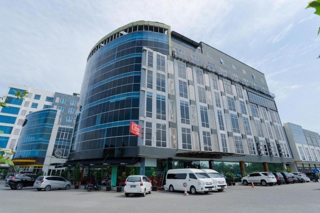 The Crew Hotel Kualanamu International Airport Medan Bagian luar foto
